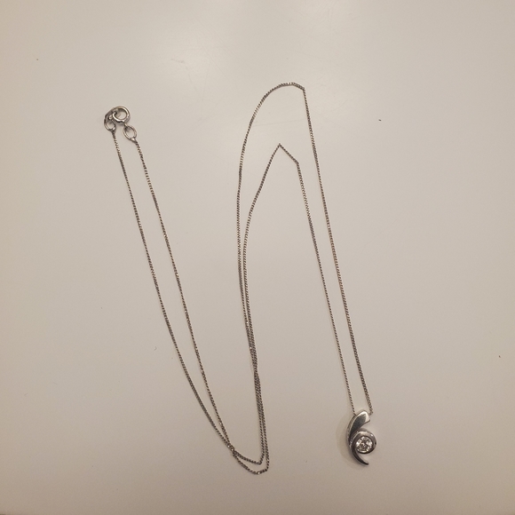 0.25 carat diamond necklace w 10k white gold chain - Picture 3 of 9